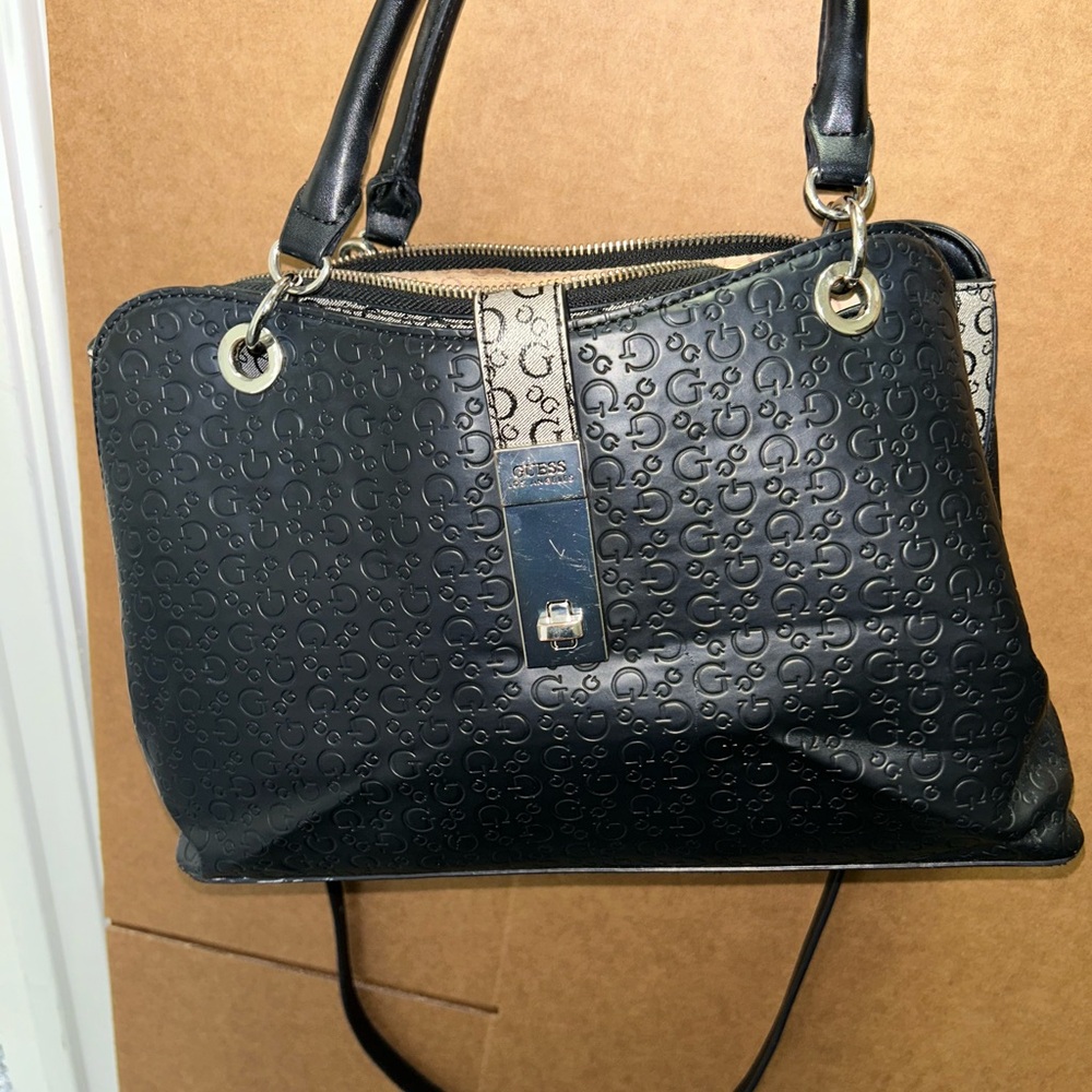 Guess Embossed Black and Cream Shoulder Bag